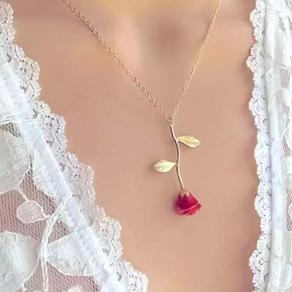 NWT!🌹✨ Beauty & the Beast Enchanted Rose Necklace